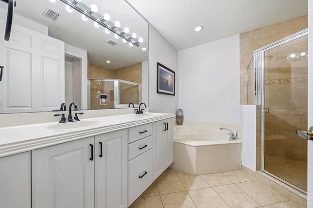 242 E Chrystie Circle, Delray Beach, FL 33484