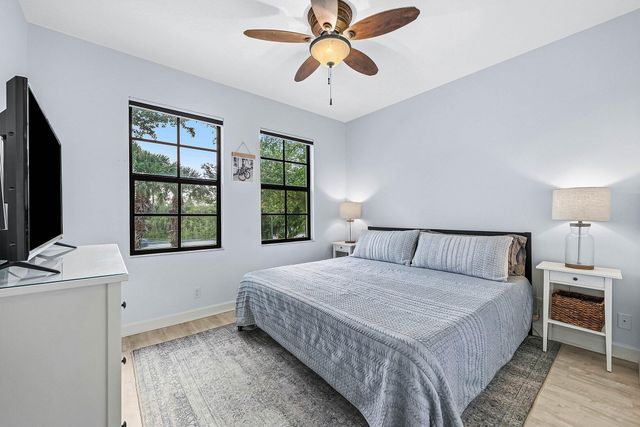 242 E Chrystie Circle, Delray Beach, FL 33484