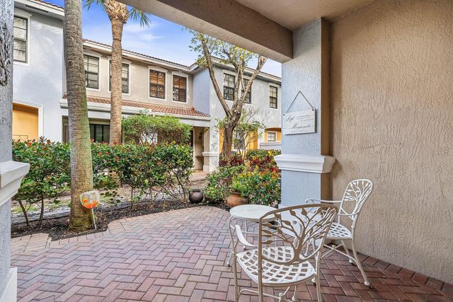 242 E Chrystie Circle, Delray Beach, FL 33484