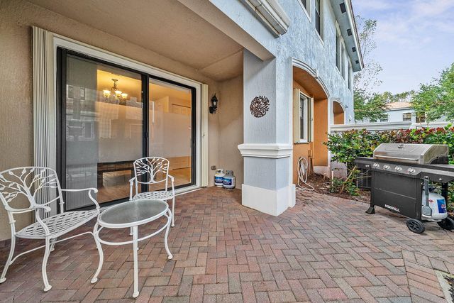 242 E Chrystie Circle, Delray Beach, FL 33484