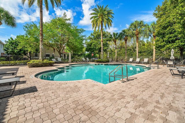 242 E Chrystie Circle, Delray Beach, FL 33484