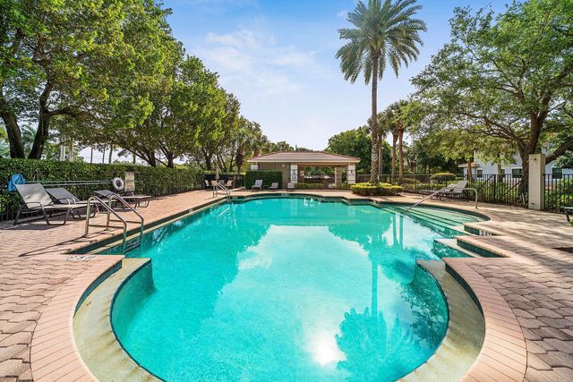 242 E Chrystie Circle, Delray Beach, FL 33484