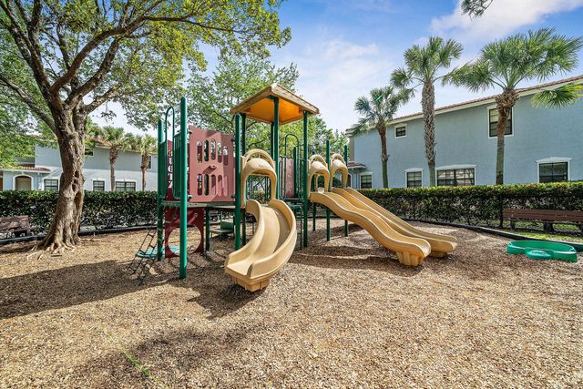 242 E Chrystie Circle, Delray Beach, FL 33484