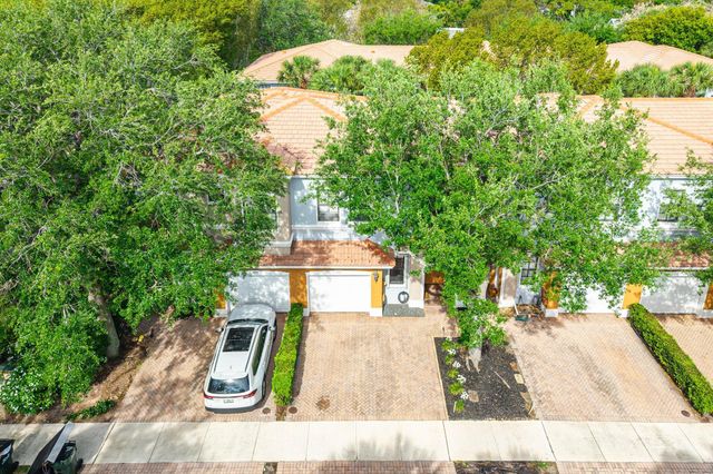 242 E Chrystie Circle, Delray Beach, FL 33484