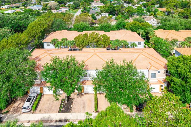 242 E Chrystie Circle, Delray Beach, FL 33484