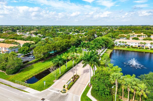 242 E Chrystie Circle, Delray Beach, FL 33484