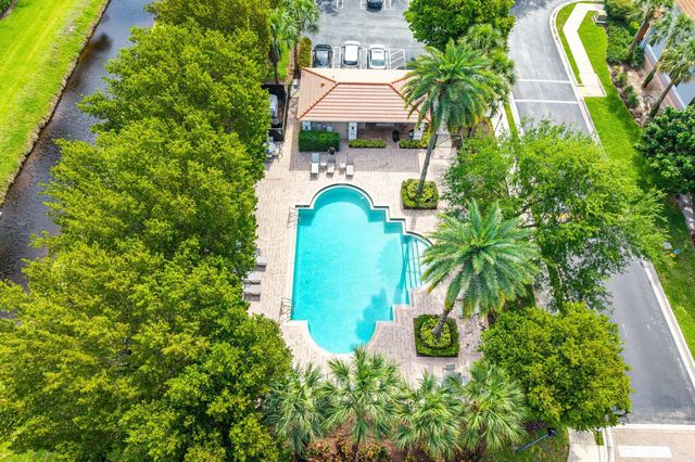 242 E Chrystie Circle, Delray Beach, FL 33484