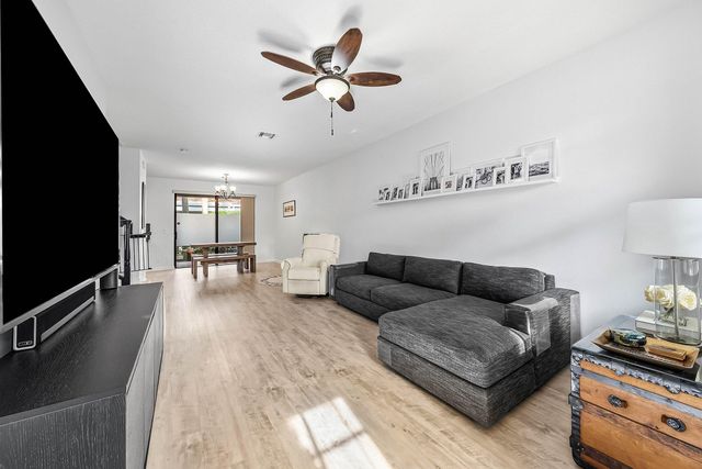 242 E Chrystie Circle, Delray Beach, FL 33484