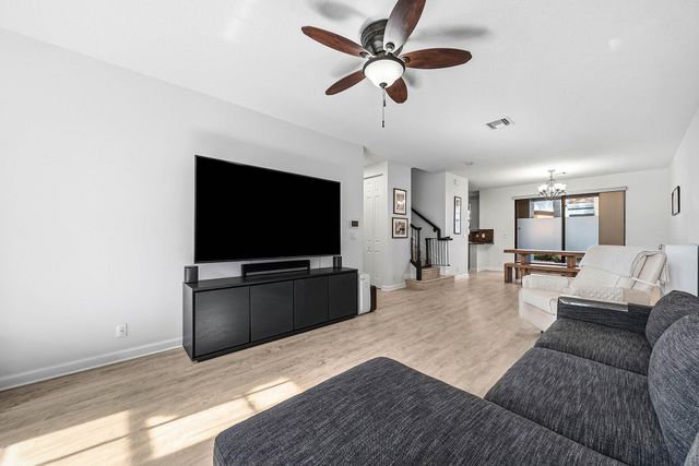 242 E Chrystie Circle, Delray Beach, FL 33484