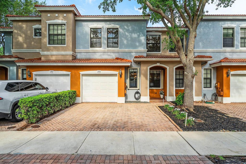 242 E Chrystie Circle, Delray Beach, FL 33484