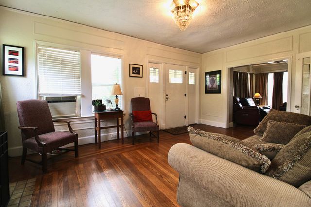 1217 S Monroe Street, San Angelo, TX 76901