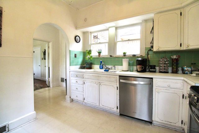 1217 S Monroe Street, San Angelo, TX 76901