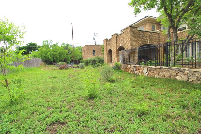 1217 S Monroe Street, San Angelo, TX 76901