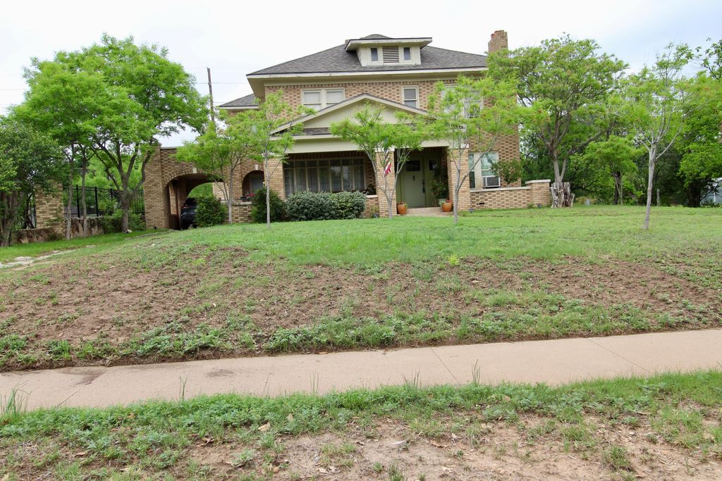 1217 S Monroe Street, San Angelo, TX 76901