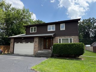 1709 E Kensington Road, Mount Prospect, IL 60056