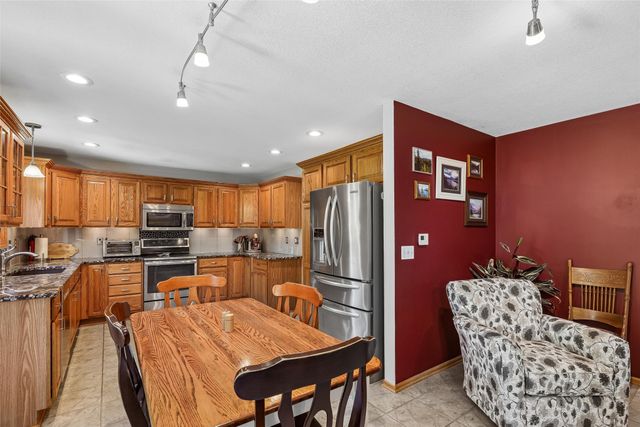 5549 Kensington Circle, Johnston, IA 50131
