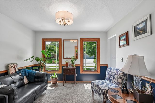 5549 Kensington Circle, Johnston, IA 50131