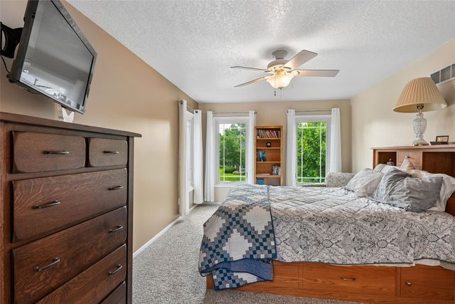 5549 Kensington Circle, Johnston, IA 50131