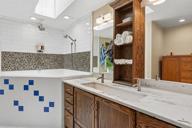5549 Kensington Circle, Johnston, IA 50131
