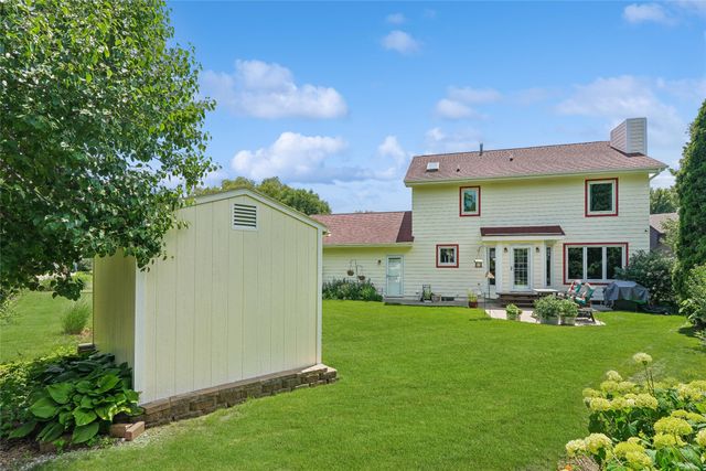 5549 Kensington Circle, Johnston, IA 50131