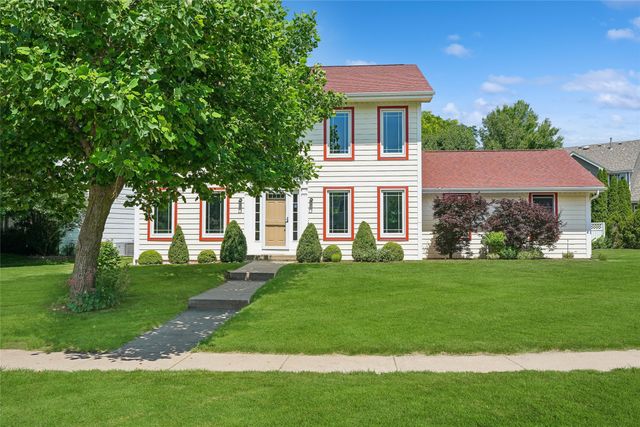 5549 Kensington Circle, Johnston, IA 50131