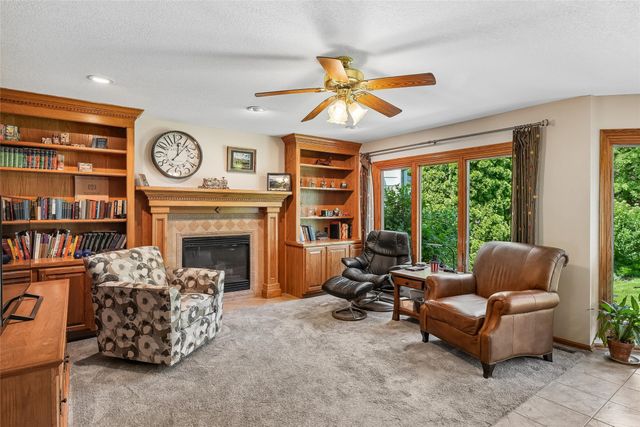 5549 Kensington Circle, Johnston, IA 50131