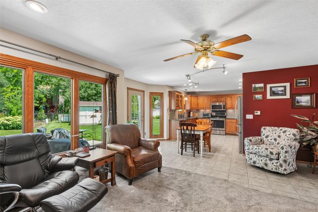 5549 Kensington Circle, Johnston, IA 50131