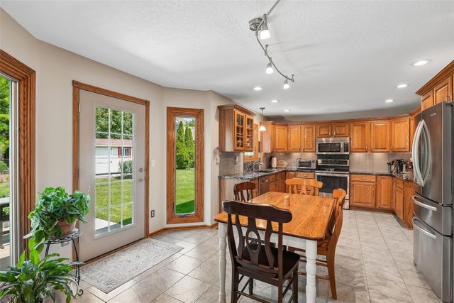 5549 Kensington Circle, Johnston, IA 50131