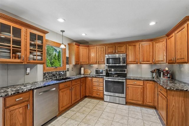 5549 Kensington Circle, Johnston, IA 50131