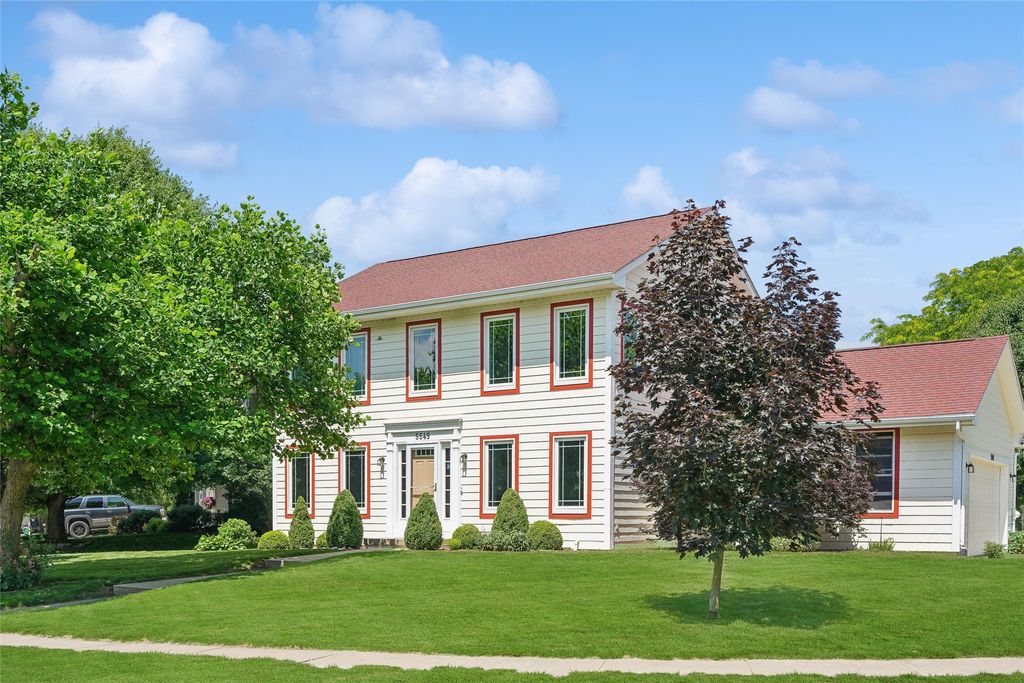 5549 Kensington Circle, Johnston, IA 50131
