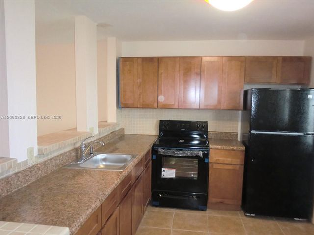 218 NE 12th Ave 507, Hallandale Beach, FL 33009