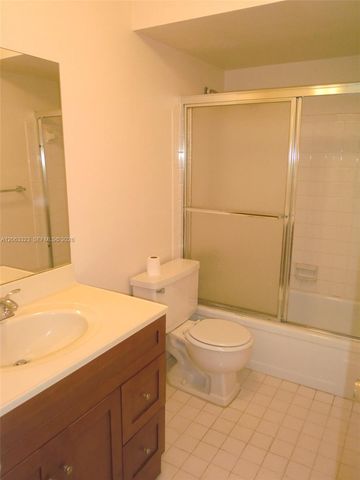 218 NE 12th Ave 507, Hallandale Beach, FL 33009