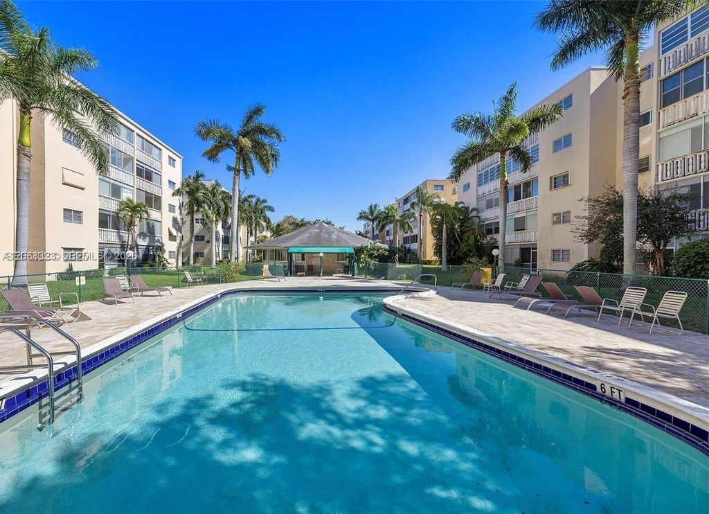 218 NE 12th Ave 507, Hallandale Beach, FL 33009