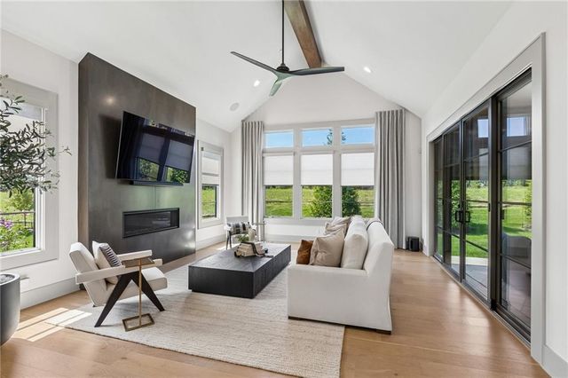 13704 Pembroke Lane, Leawood, KS 66224