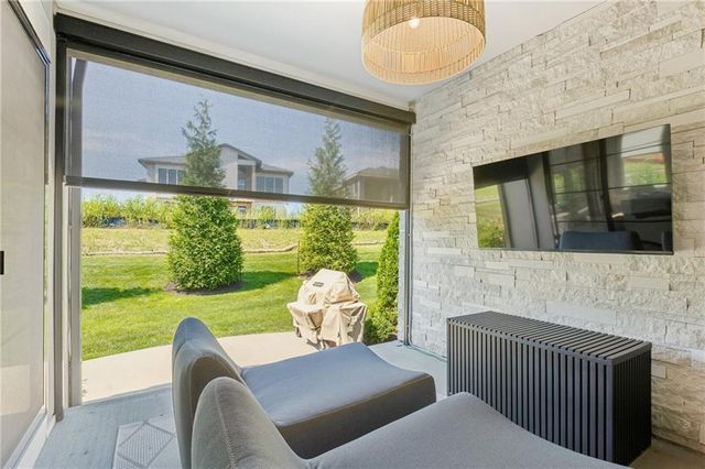13704 Pembroke Lane, Leawood, KS 66224