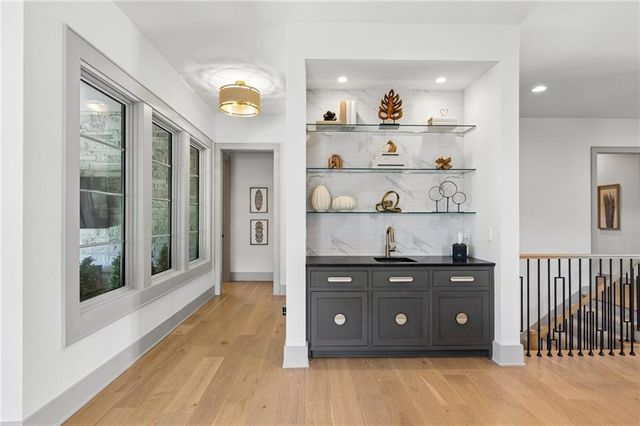 13704 Pembroke Lane, Leawood, KS 66224