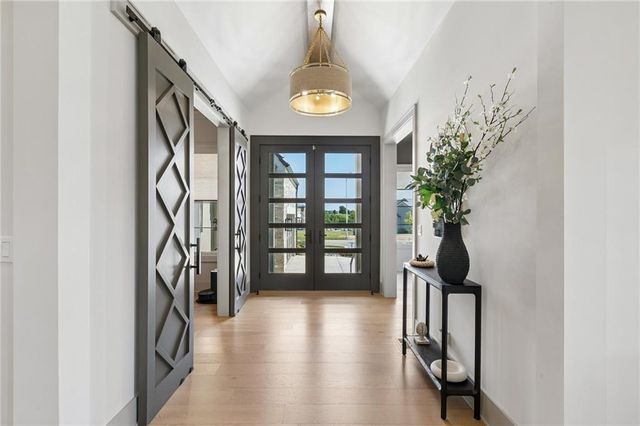 13704 Pembroke Lane, Leawood, KS 66224