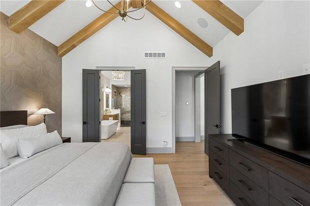 13704 Pembroke Lane, Leawood, KS 66224