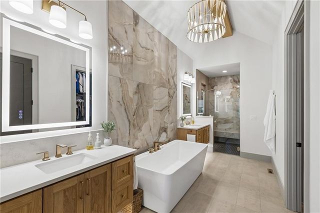 13704 Pembroke Lane, Leawood, KS 66224