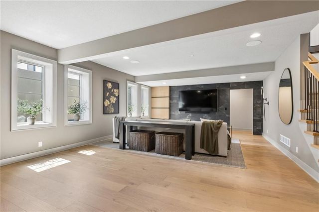 13704 Pembroke Lane, Leawood, KS 66224