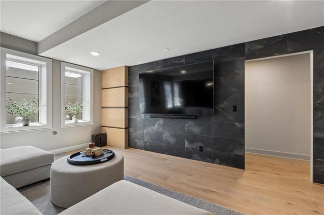 13704 Pembroke Lane, Leawood, KS 66224