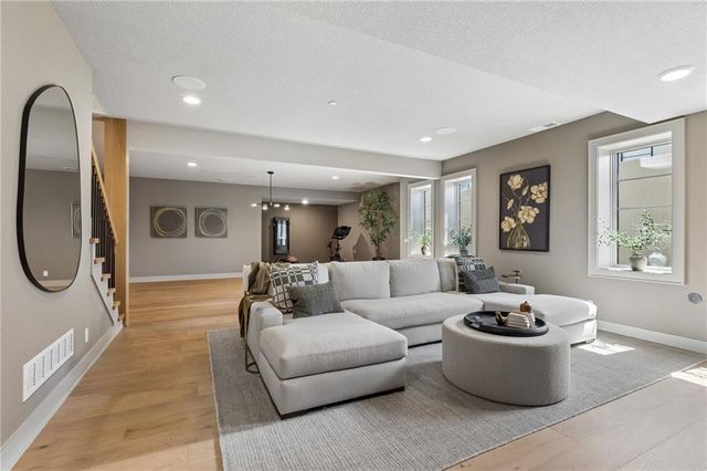 13704 Pembroke Lane, Leawood, KS 66224