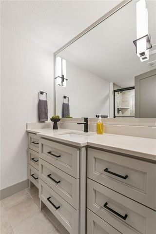 13704 Pembroke Lane, Leawood, KS 66224