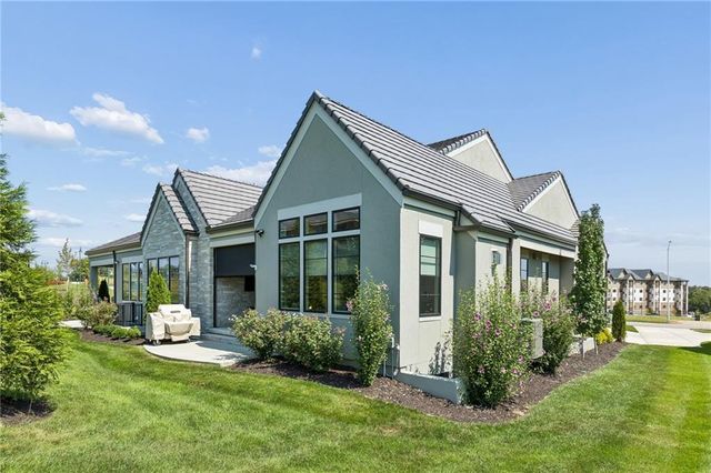 13704 Pembroke Lane, Leawood, KS 66224