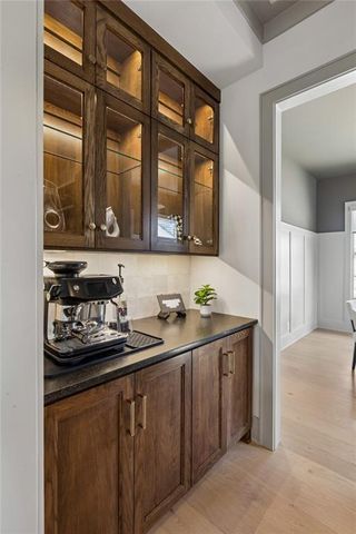 13704 Pembroke Lane, Leawood, KS 66224