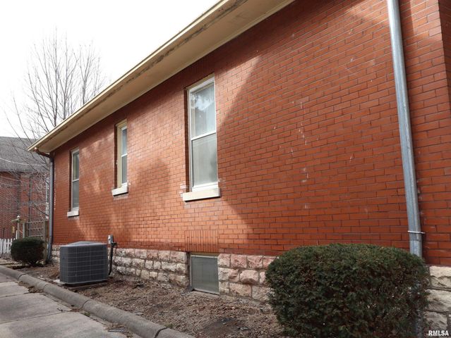 1406 HAMPSHIRE Street, Quincy, IL 62301