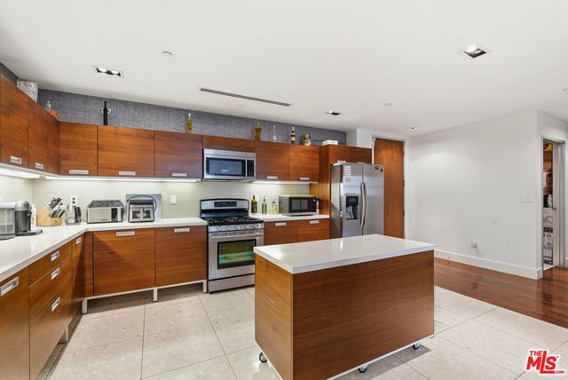 6735 Yucca Street 307, Los Angeles, CA 90028