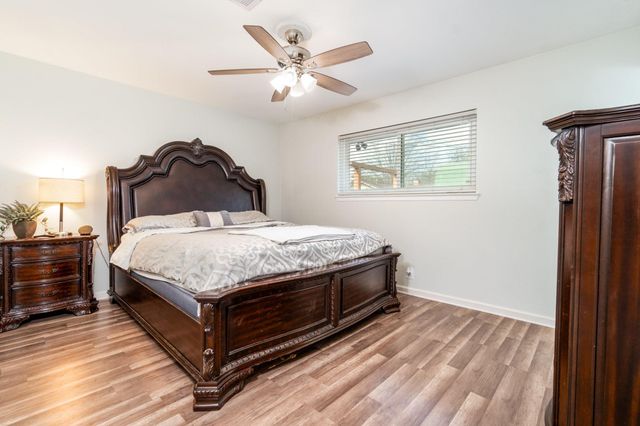 542 Sycamore Street, Lake Jackson, TX 77566