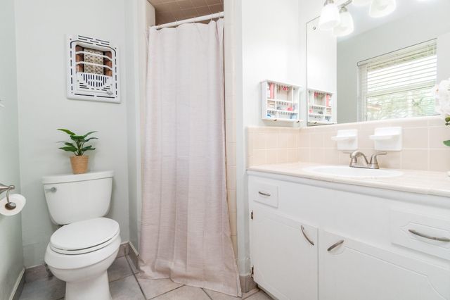 542 Sycamore Street, Lake Jackson, TX 77566