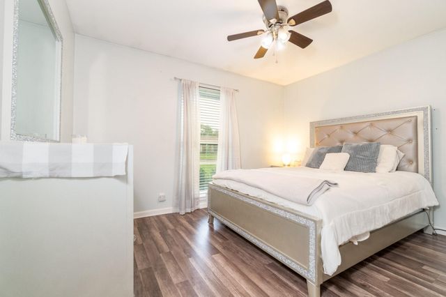 542 Sycamore Street, Lake Jackson, TX 77566